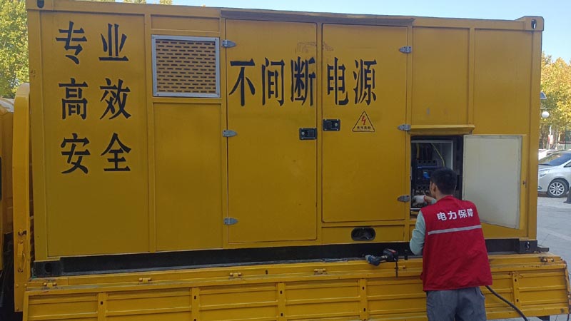 如东柴油发电机组和UPS电源配合使用时，如何避免切换过程中的电力中断？